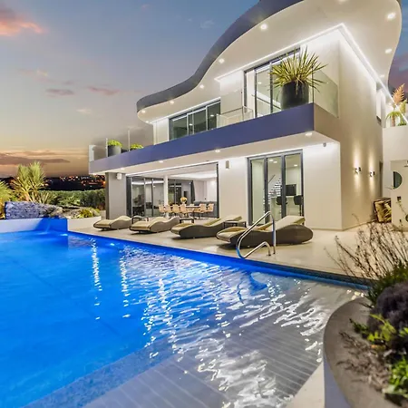 Villa Royale - Sea Front Luxury Retreat By Clubprometheus *