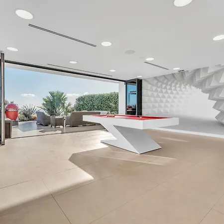 Villa Royale - Sea Front Luxury Retreat By Clubprometheus *