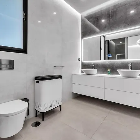 Royale - Sea Front Luxury Retreat By Clubprometheus Villa *