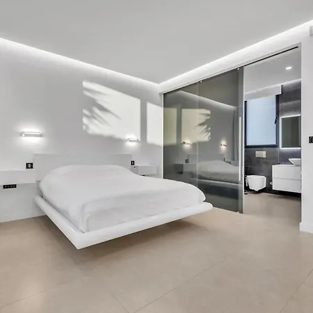 Villa Royale - Sea Front Luxury Retreat By Clubprometheus *